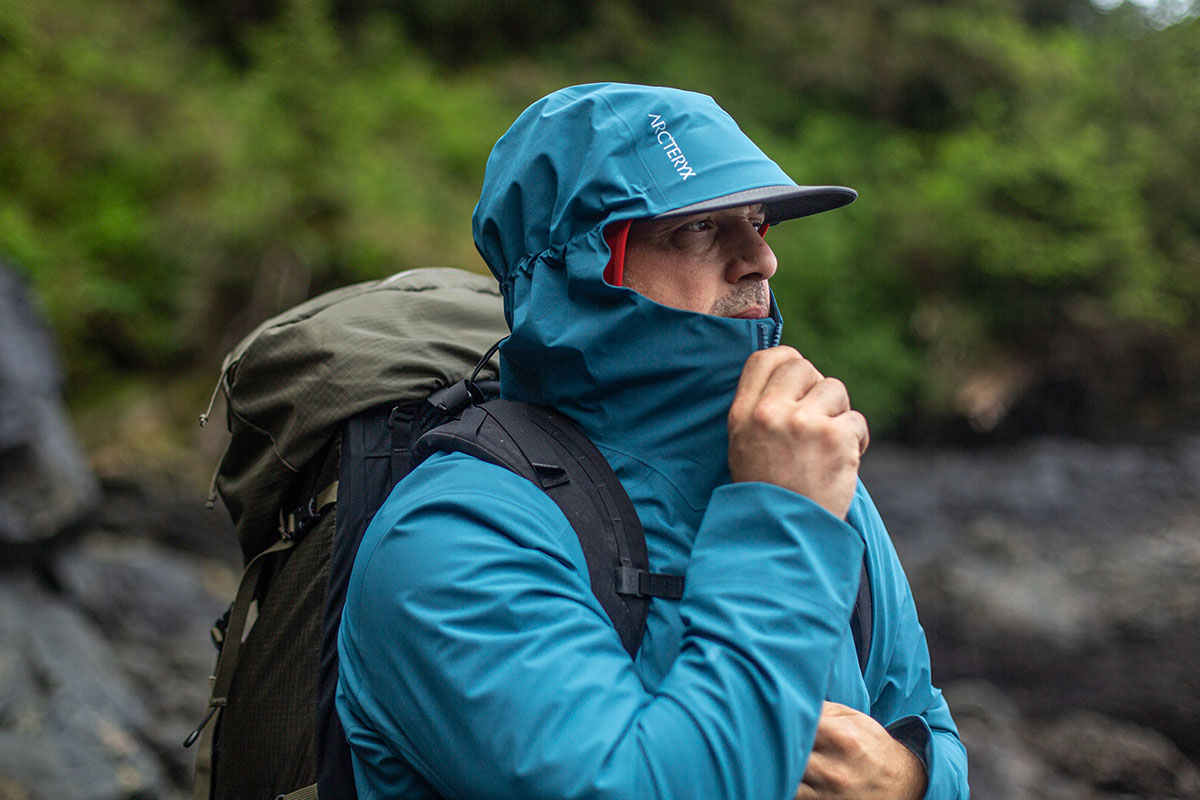 Arc'teryx Ralle Jacket (zipping up collar)